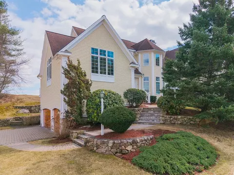 15 Bobby Jones Dr #15, Andover, MA 01810