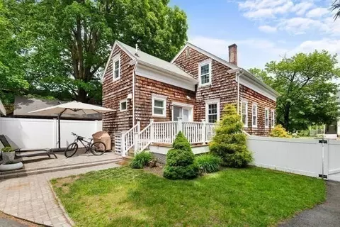Exterior - 11 Ash St, Danvers, MA 01923 photo 4 of 6