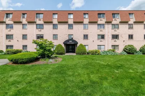 103 Grove St #330, Rockland, MA 02370