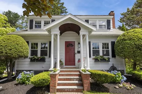 37 Howard Ave, Lynnfield, MA 01940