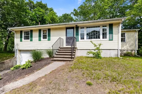 3 Pontiac Rd, Peabody, MA 01960