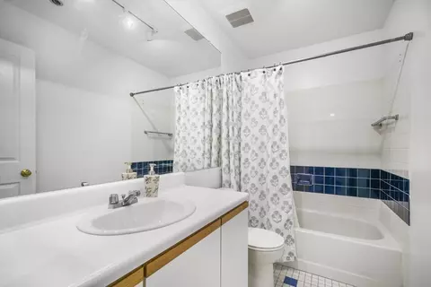Bath - 235 State St #317, Springfield, MA 01103 photo 1 of 2