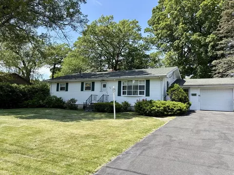 43 Mount Tom Ave, Holyoke, MA 01040
