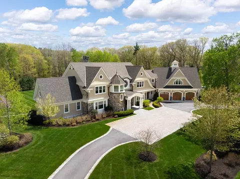 14 Lovers Ln, Southborough, MA 01772