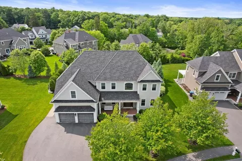 14 Hunters Ln, Natick, MA 01760