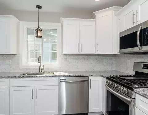 42-44 Harvey St, Springfield, MA 01119 photo 6