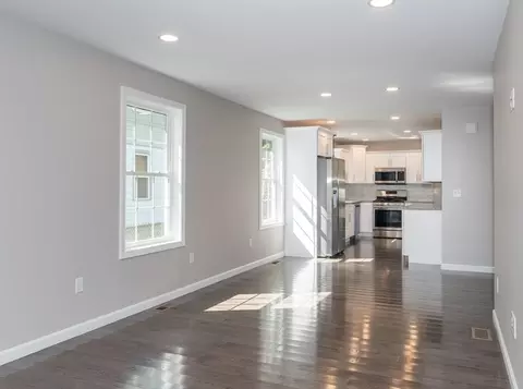 42-44 Harvey St, Springfield, MA 01119 photo 4