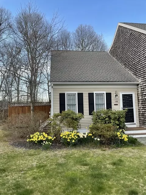 14 Woodview Dr #A, Falmouth, MA 02540