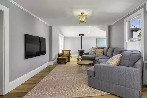 Living - 453 Washington St, Gloucester, MA 01930 photo 1 of 2