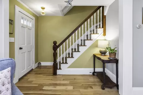 Entry Way - 453 Washington St, Gloucester, MA 01930 photo 3 of 6