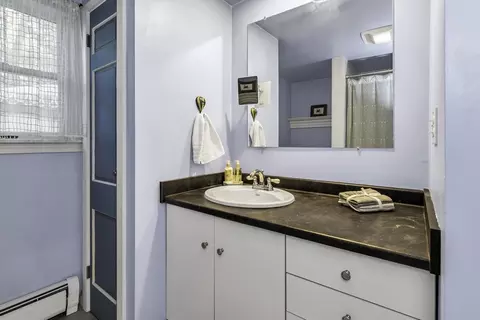 Bath - 453 Washington St, Gloucester, MA 01930 photo 2 of 5