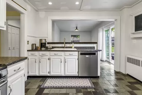Kitchen - 453 Washington St, Gloucester, MA 01930 photo 2 of 5