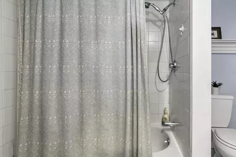 Bath - 453 Washington St, Gloucester, MA 01930 photo 4 of 5
