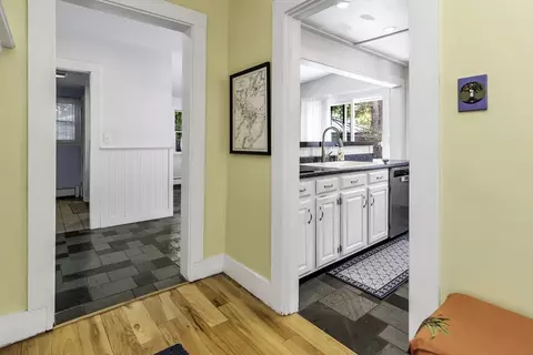 Entry Way - 453 Washington St, Gloucester, MA 01930 photo 5 of 6