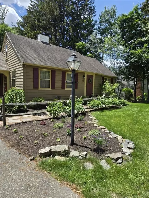 96 Wakefield St, Reading, MA 01867 photo 2