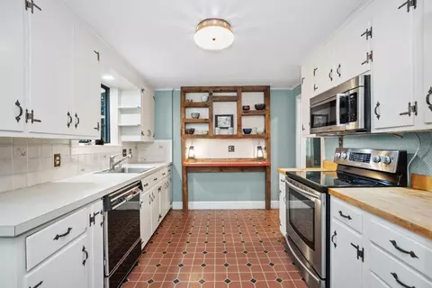 96 Wakefield St, Reading, MA 01867 photo 18