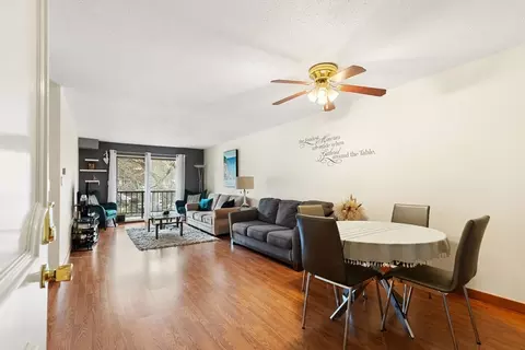 1 Greenbriar Dr #304, North Reading, MA 01864