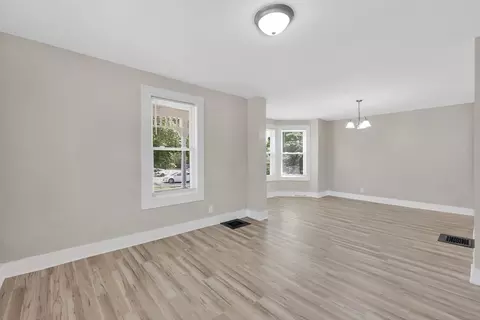Living - 171 Boston Rd, Springfield, MA 01109 photo 3 of 4