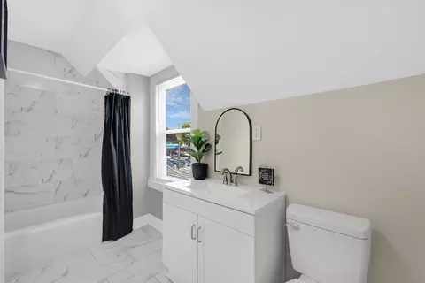 Bath - 171 Boston Rd, Springfield, MA 01109 photo 2 of 3