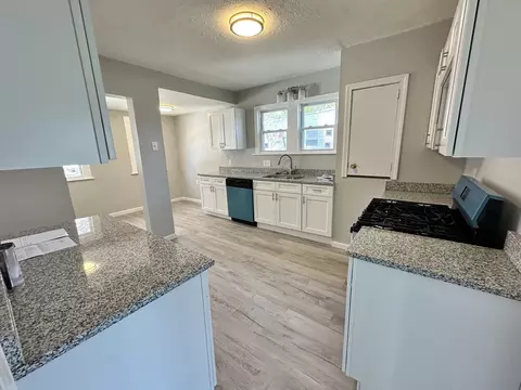 14 Aster St, Springfield, MA 01109 photo 9