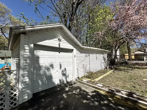 14 Aster St, Springfield, MA 01109 photo 5