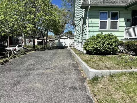 14 Aster St, Springfield, MA 01109 photo 4