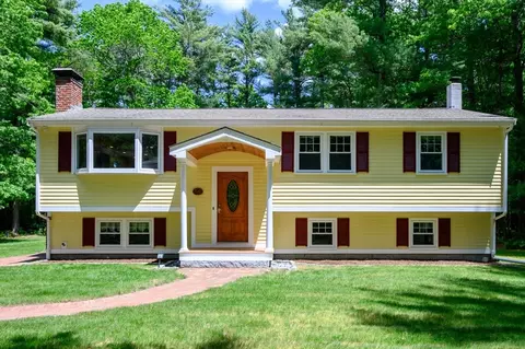 64 Elm St, Pembroke, MA 02359