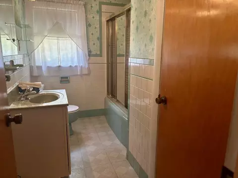 Bath - 20 Birch St, Acushnet, MA 02743 photo 1 of 1