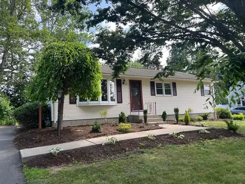 23 Pennfield St, Springfield, MA 01129
