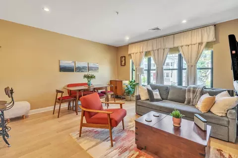 1 Brook Rd #215, Quincy, MA 02169
