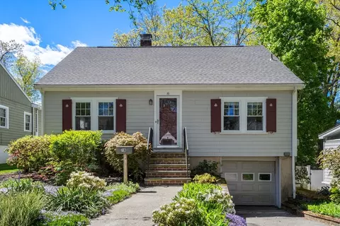 19 Conant Rd, Chestnut Hill, MA 02467