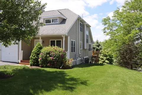 87 Willow Ln #87, Plainville, MA 02762
