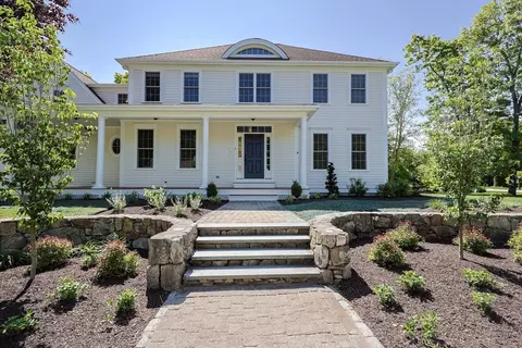 2 Pine Ridge Ln, Mattapoisett, MA 02739
