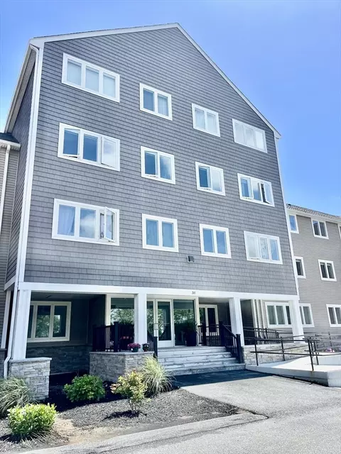 38 Dunham Rd #303, Beverly, MA 01915