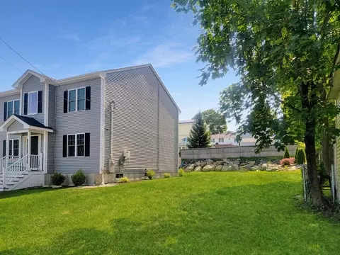 391 Gibbs St, Fall River, MA 02720 photo 2