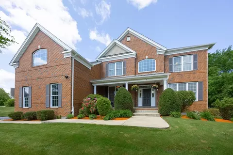 3 Lexington Dr, Walpole, MA 02032