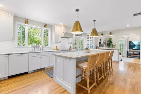 38 Thoreau Cir, Beverly, MA 01915 photo 5