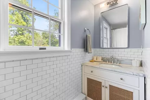38 Thoreau Cir, Beverly, MA 01915 photo 18