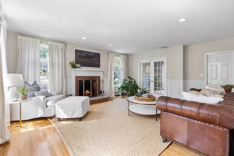 38 Thoreau Cir, Beverly, MA 01915 photo 9