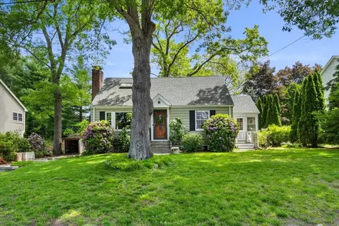 21 Houlton St, Bedford, MA 01730