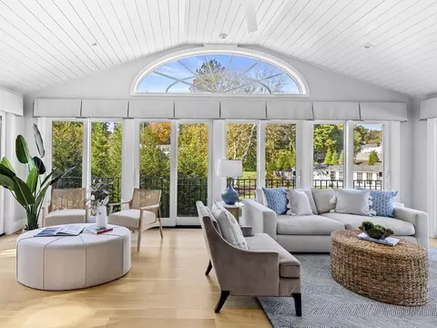 Living - 1164 Main St, Hingham, MA 02043 photo 2 of 4