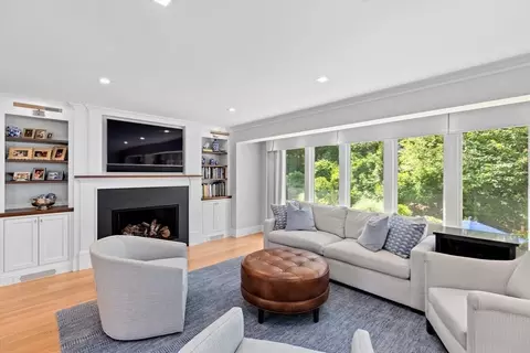 Living - 1164 Main St, Hingham, MA 02043 photo 1 of 4