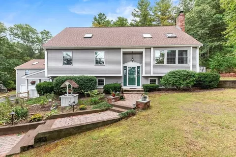 525 Thurston St, Wrentham, MA 02093