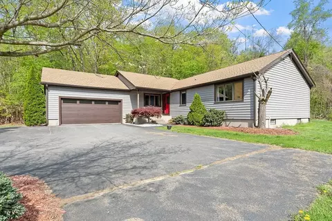25 Williams Rd, Fitchburg, MA 01420