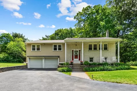 84 Hill St, Topsfield, MA 01983