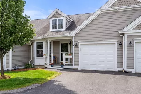 5 Strawberry Ln #E, Hudson, MA 01749