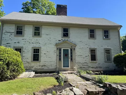35 Woodbury St, Hamilton, MA 01982