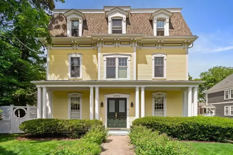 19 Woodbine St #B, Auburndale, MA 02466