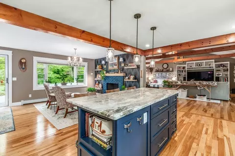 32 Holly St, Gloucester, MA 01930 photo 4