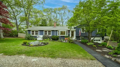 32 Holly St, Gloucester, MA 01930
